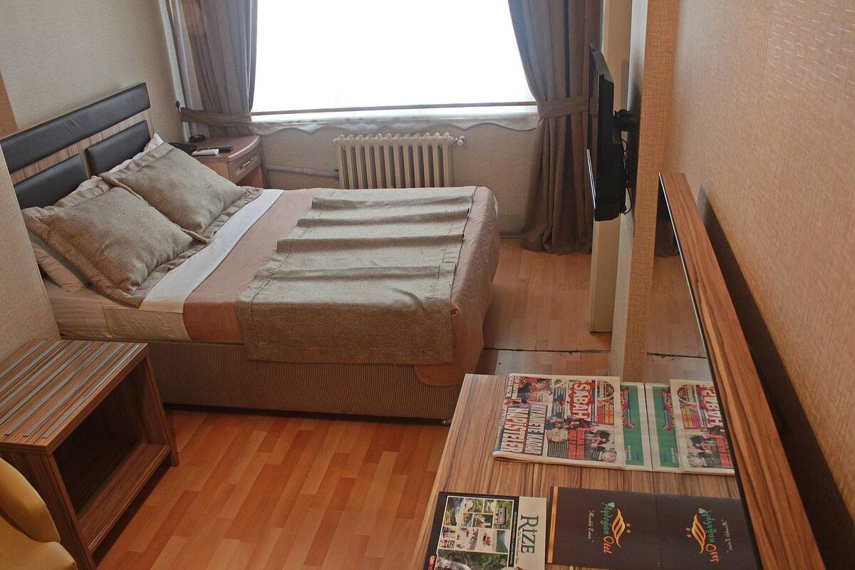 In-room safe, desk, WiFi (free), bed sheets