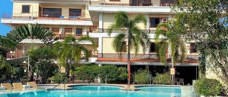 Outdoor pool, open 8 AM to 9 PM, sun loungers