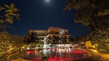 Outdoor pool, open 8 AM to 9 PM, sun loungers