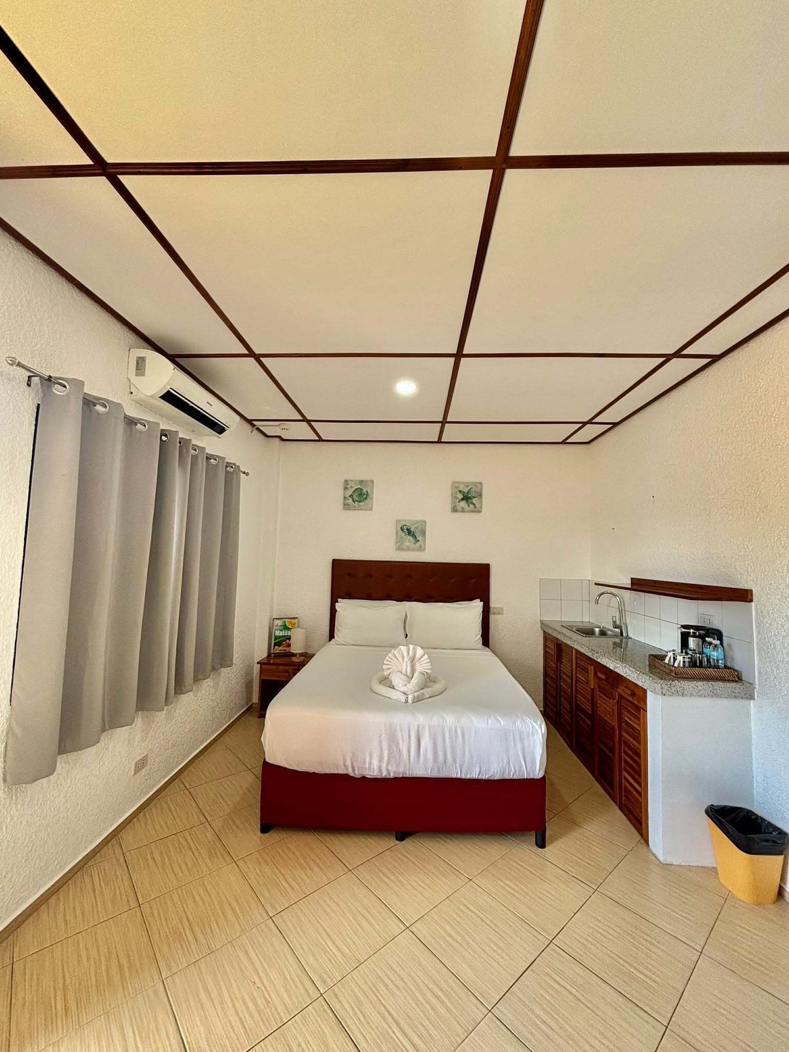 Queen Room Superior | In-room safe, desk, free WiFi, bed sheets