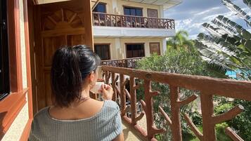 Queen Room Deluxe | In-room safe, desk, free WiFi, bed sheets