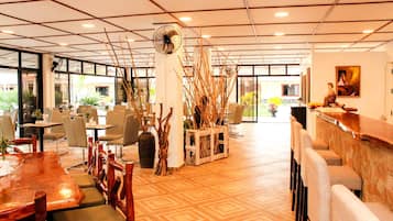 Breakfast, lunch, dinner served; local and international cuisine