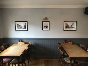 Breakfast area - The Dorset (Lewes)