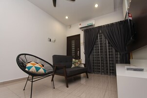 3 Bedroom Guesthouse | Living room | LCD TV