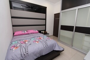 3 Bedroom Guesthouse | 3 bedrooms, desk, free WiFi, bed sheets