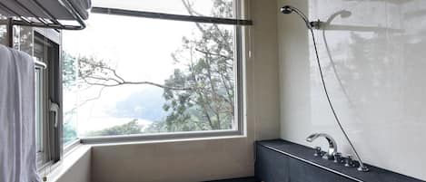 Deluxe Double Room | Minibar, desk, blackout drapes, soundproofing