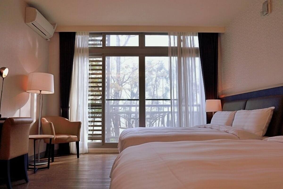 family room | 1 bedroom, minibar, desk, blackout curtains