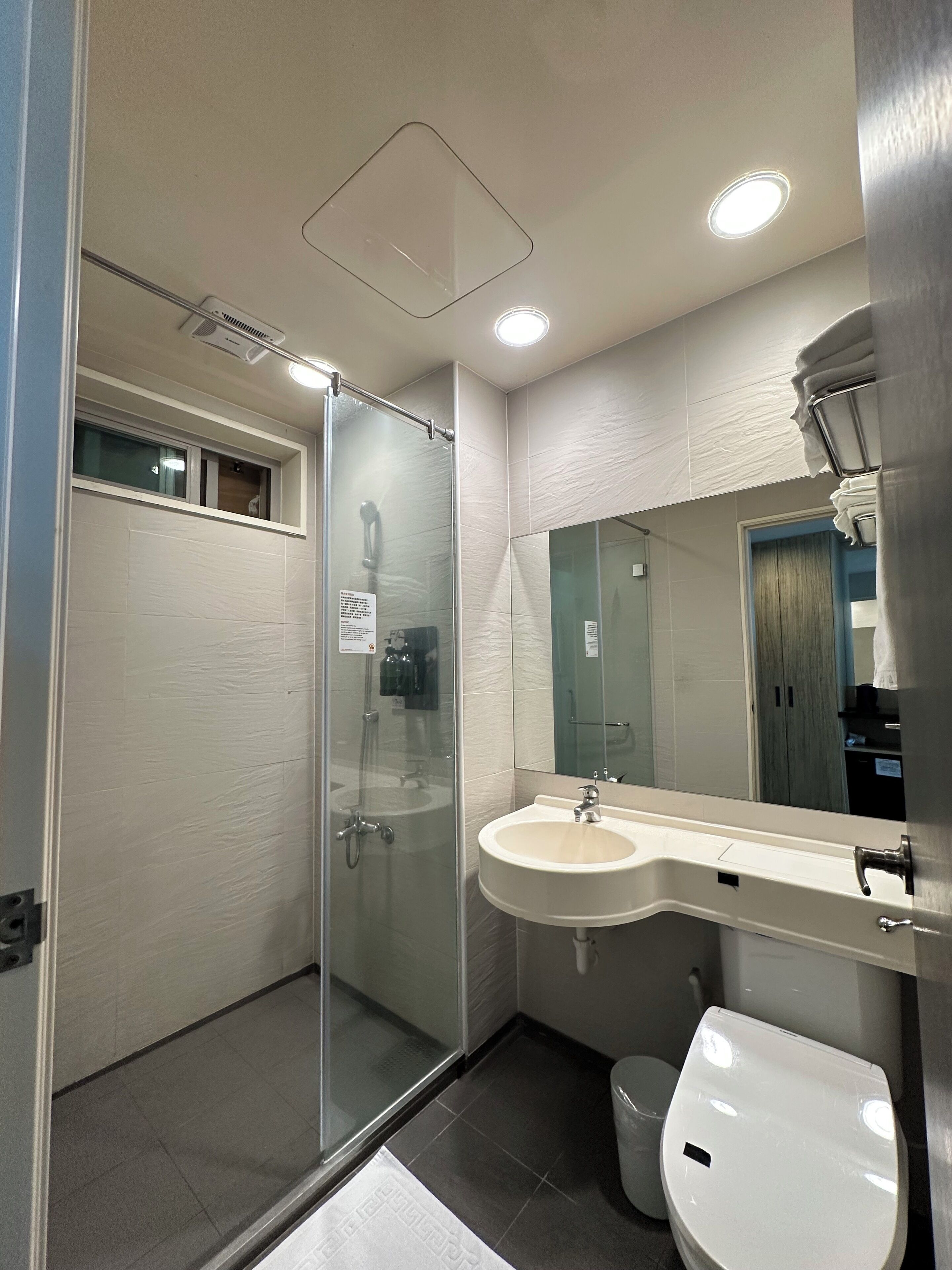 elite double or twin room | bathroom | free toiletries, hair dryer, slippers, towels