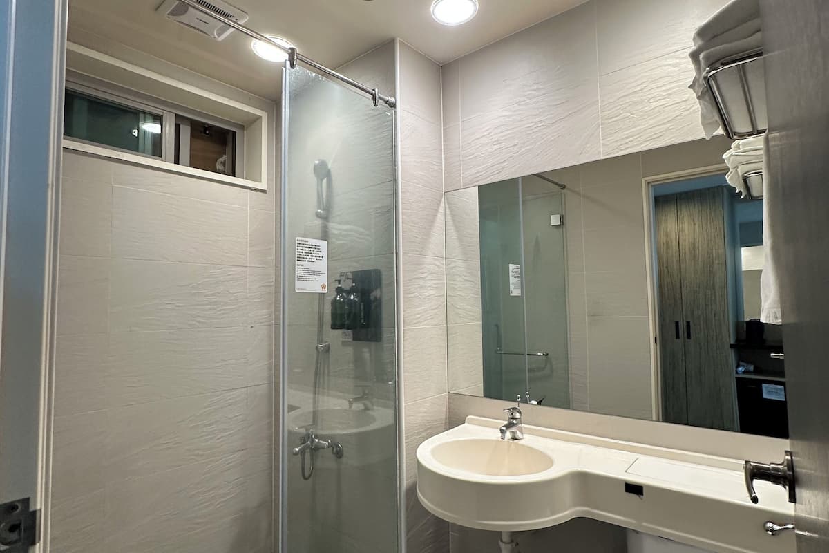 elite double or twin room | bathroom | free toiletries, hair dryer, slippers, towels