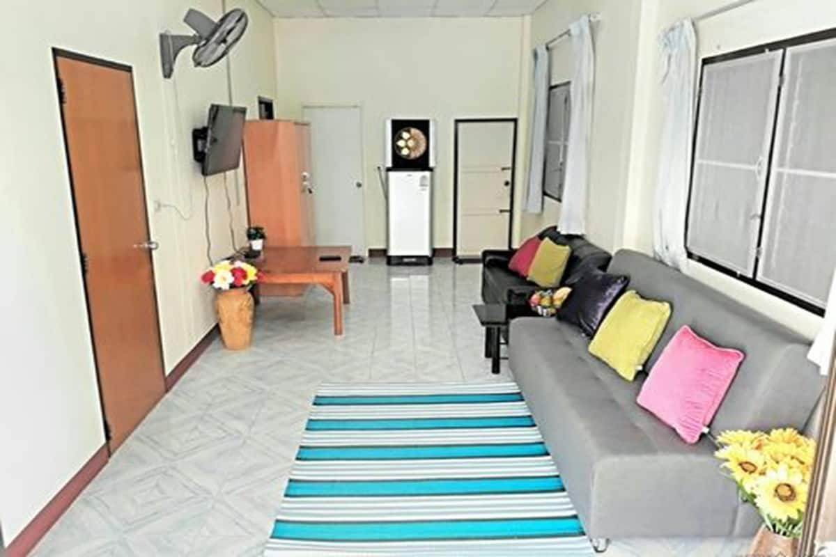 2 Bedrooms House | Seterika/papan seterika, Wi-fi percuma, cadar katil