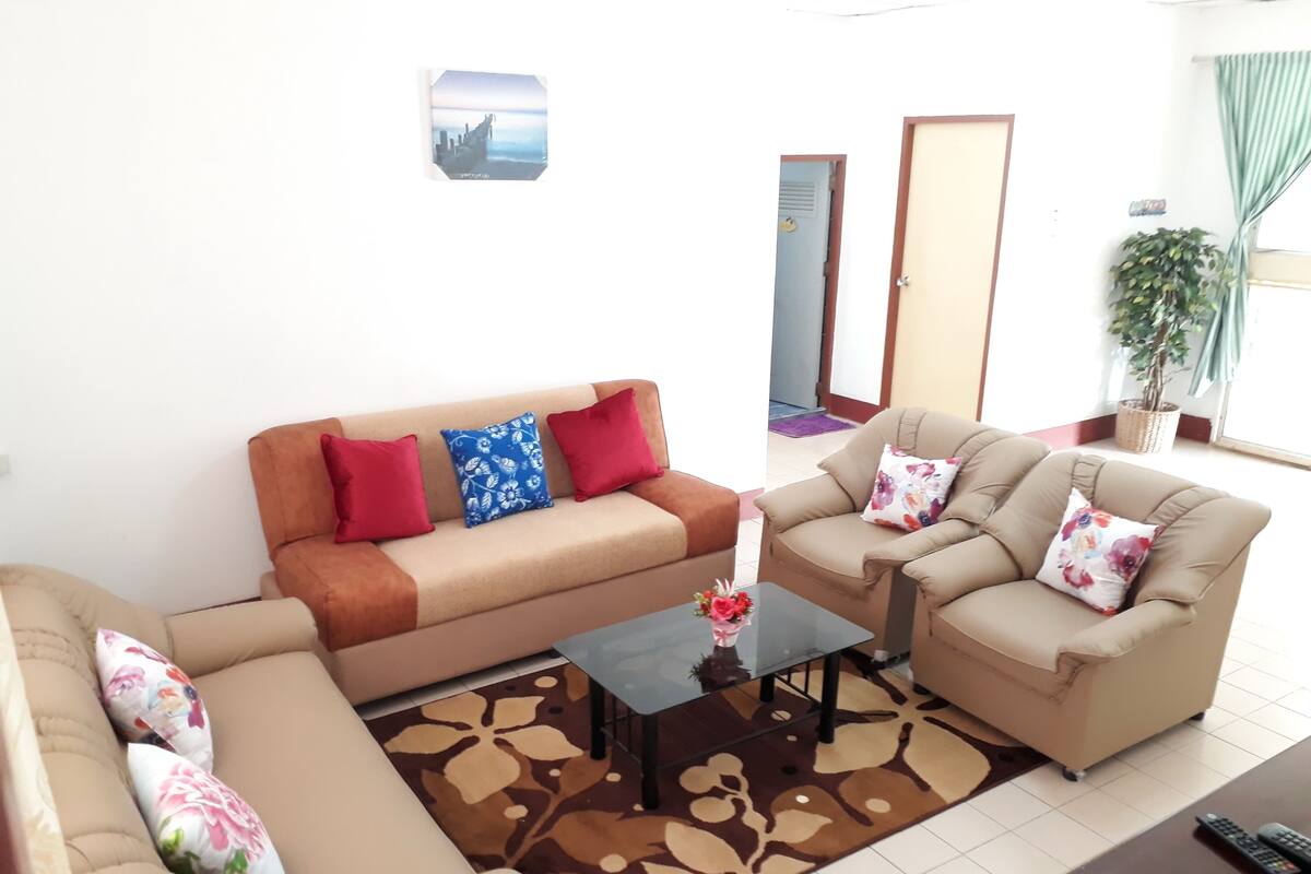 Family House, 3 Bedrooms, Non Smoking, Kitchen | Seterika/papan seterika, Wi-fi percuma, cadar katil