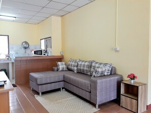 3 Bedrooms House  | Living area