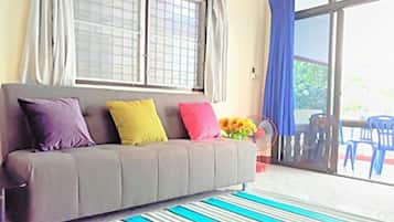 2 Bedrooms House | Ruang tamu | TV LCD