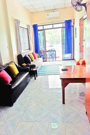 2 Bedrooms House | Living area | LCD TV - Mae Rampung Beach House 2 (Rayong)