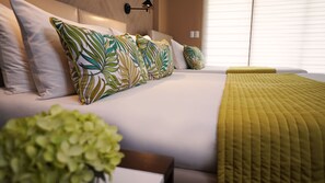 Caja de seguridad en la habitación y escritorio 