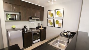 Suite, 1 Bedroom | Private kitchen
