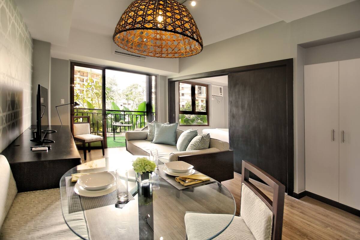 Suite, 1 Bedroom | Living area | LED TV