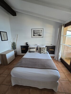 Superior Triple Room, Ensuite (sur Mer) | 1 bedroom - Hôtel Chanteplage (Saint-Cyr-sur-Mer)