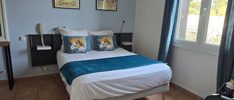 Quadruple Room, Ensuite, Partial Sea View