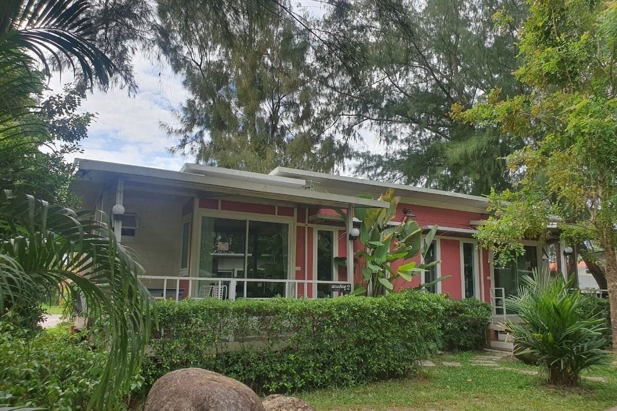 Family Bungalow | 1 bedroom, individually decorated, free WiFi, bed sheets