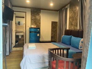 Individually decorated, free WiFi, bed sheets - Rayonghouse Resort (Rayong)