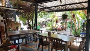 Outdoor dining - Rayonghouse Resort (Rayong)