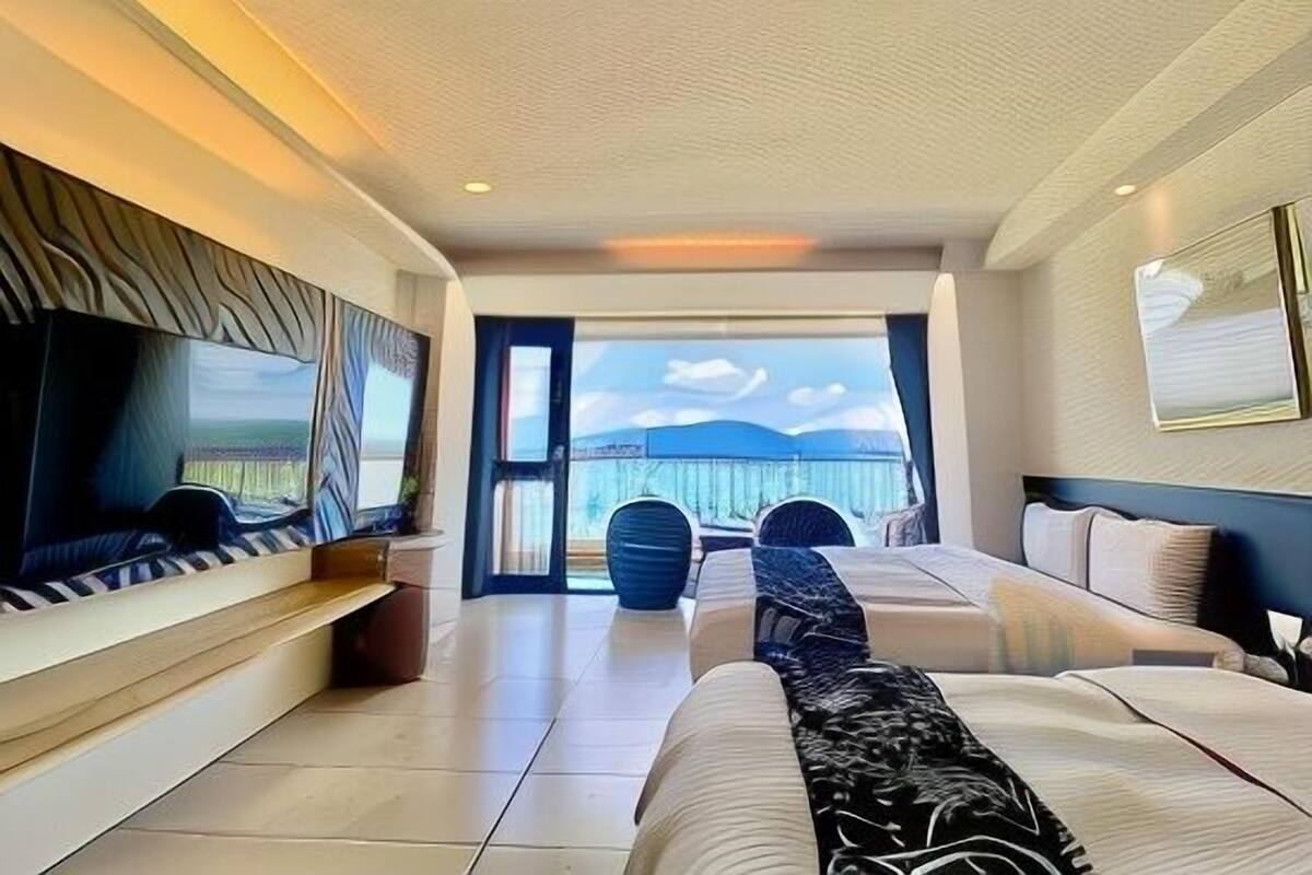 Desk, blackout drapes, soundproofing, cribs/infant beds