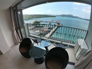 Desk, blackout curtains, soundproofing, cots/infant beds - Ming Yue Hu Hotel (Yuchi)