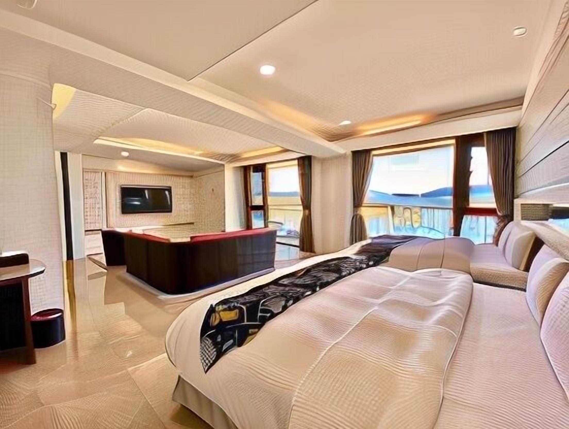 Desk, blackout drapes, soundproofing, cribs/infant beds