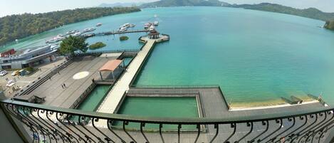 Deluxe Quadruple Room, Lake View | Desk, blackout curtains, soundproofing, cots/infant beds