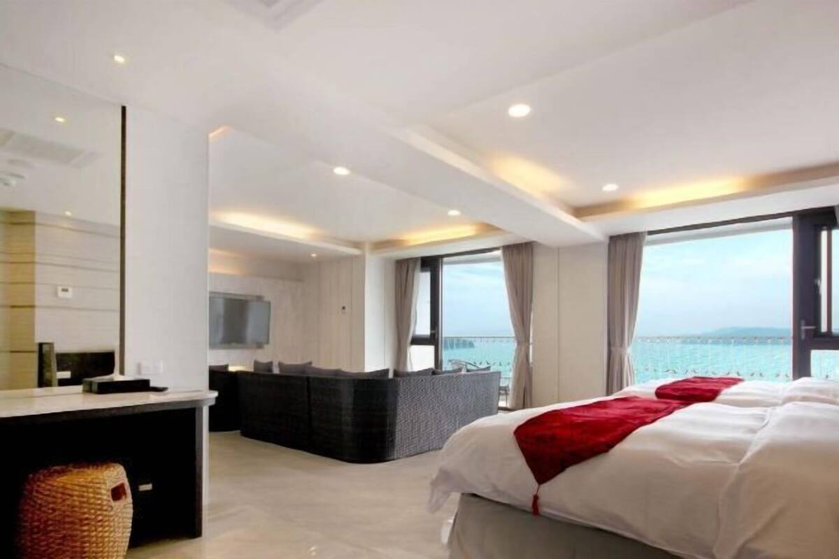 Desk, blackout drapes, soundproofing, cribs/infant beds