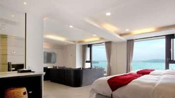 Meja, langsir/tirai gelap terus, kalis bunyi, katil bayi/kot