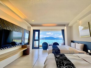 A modern hotel room with a large bed, a flat-screen TV, a seating area, and a balcony with a view. - Ming Yue Hu Hotel (Yuchi)