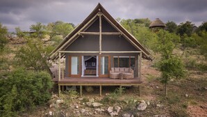 Luxury Tent | Egyptian cotton sheets, premium bedding, in-room safe, soundproofing - IsiLimela Game Lodge (Hoedspruit)