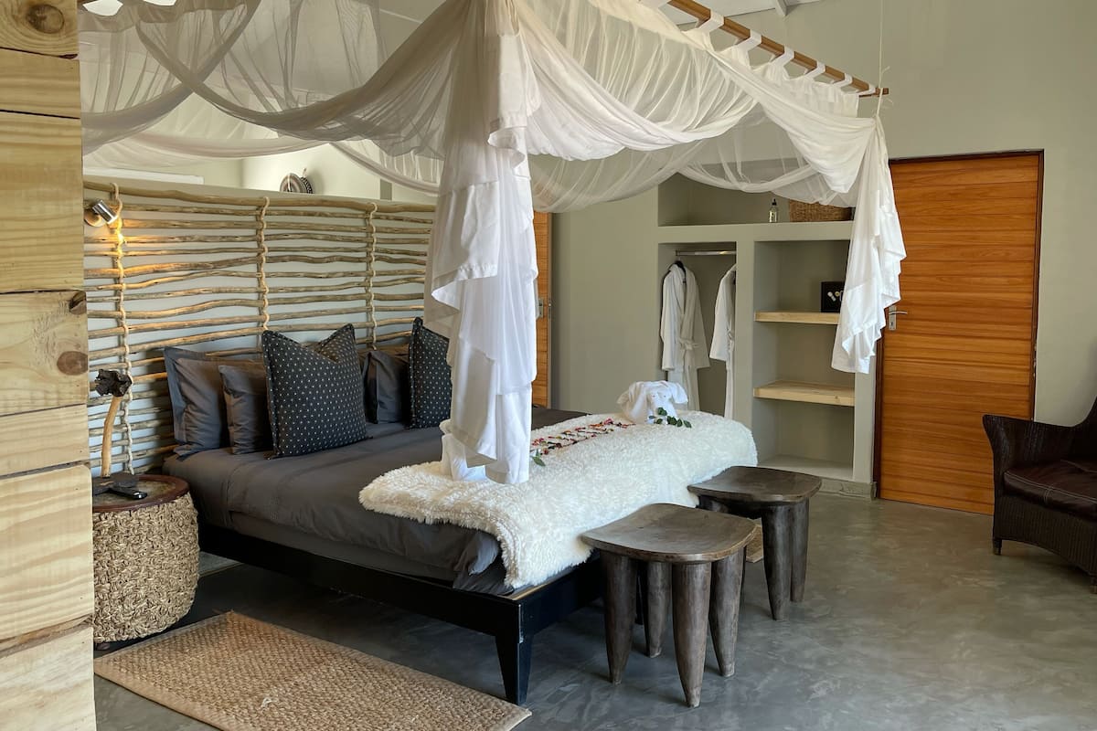 Luxury Room, 1 Bedroom | Egyptian cotton sheets, premium bedding, in-room safe, soundproofing