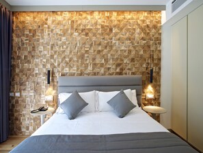 Habitación ejecutiva con 1 cama doble o 2 individuales | Minibar, caja fuerte, escritorio y sistema de insonorización