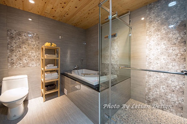 Family Room, 2 Bedrooms (6-Person) | Bathroom | Free toiletries, hair dryer, slippers, towels