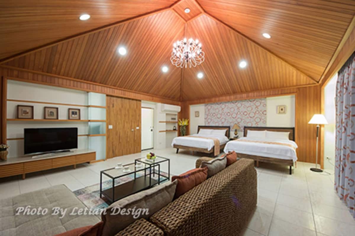 Classic Quadruple Room | Blackout drapes, rollaway beds (surcharge), WiFi (free)