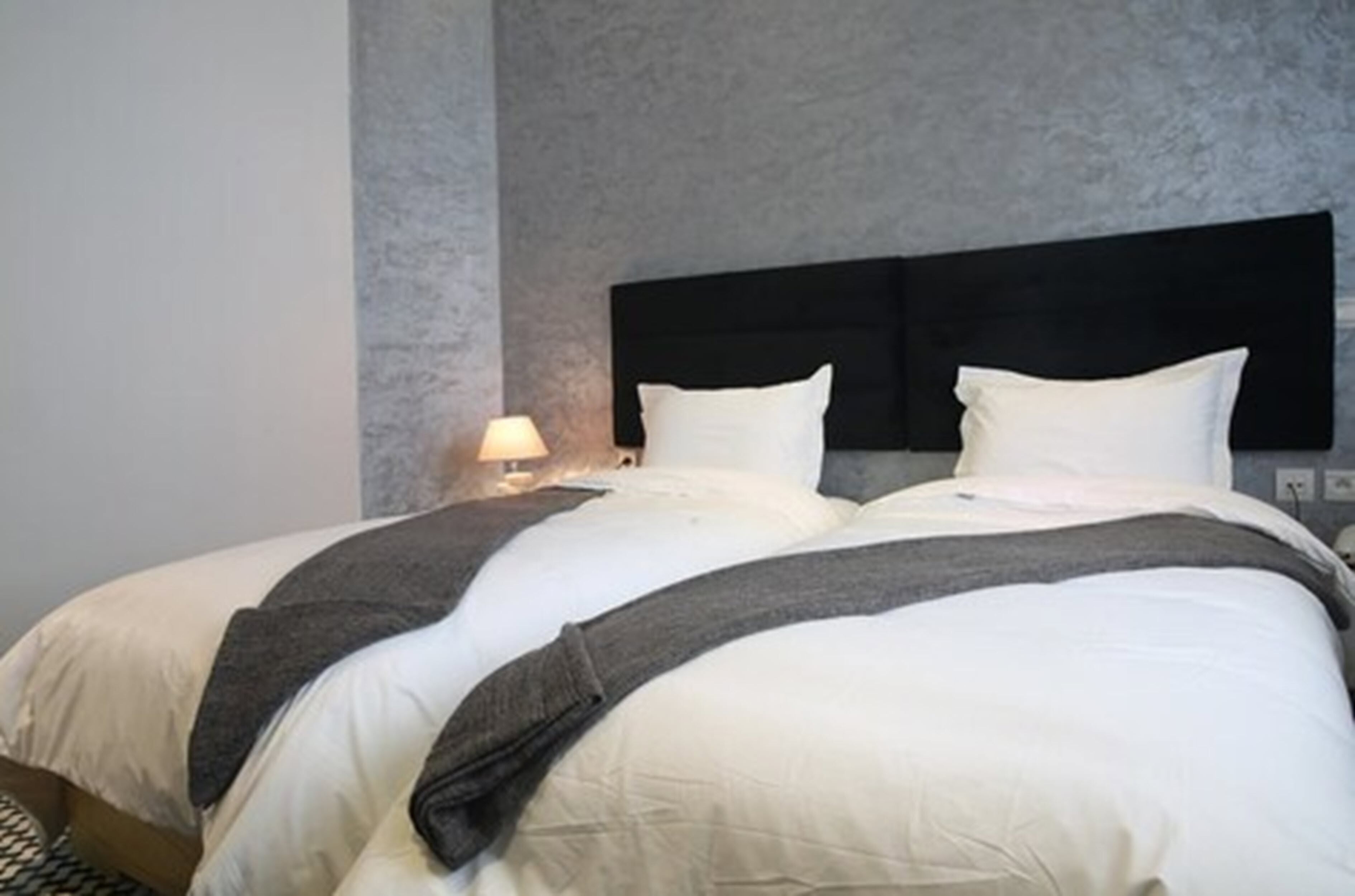 suite | desk, blackout curtains, soundproofing, cots/infant beds