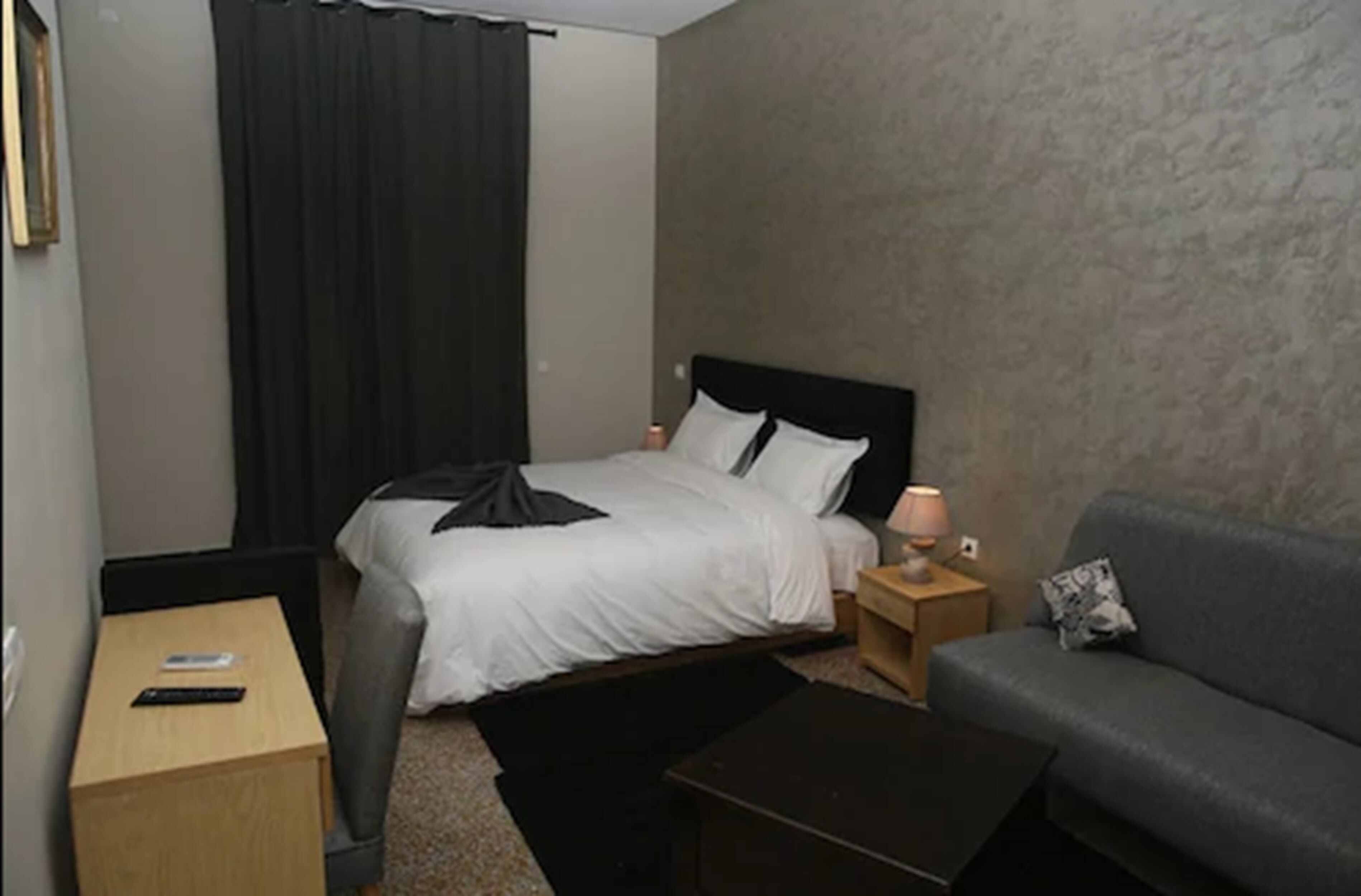 suite | desk, blackout curtains, soundproofing, cots/infant beds