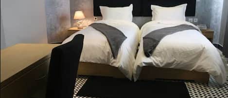 1 habitación, escritorio, cortinas blackout y sistema de insonorización