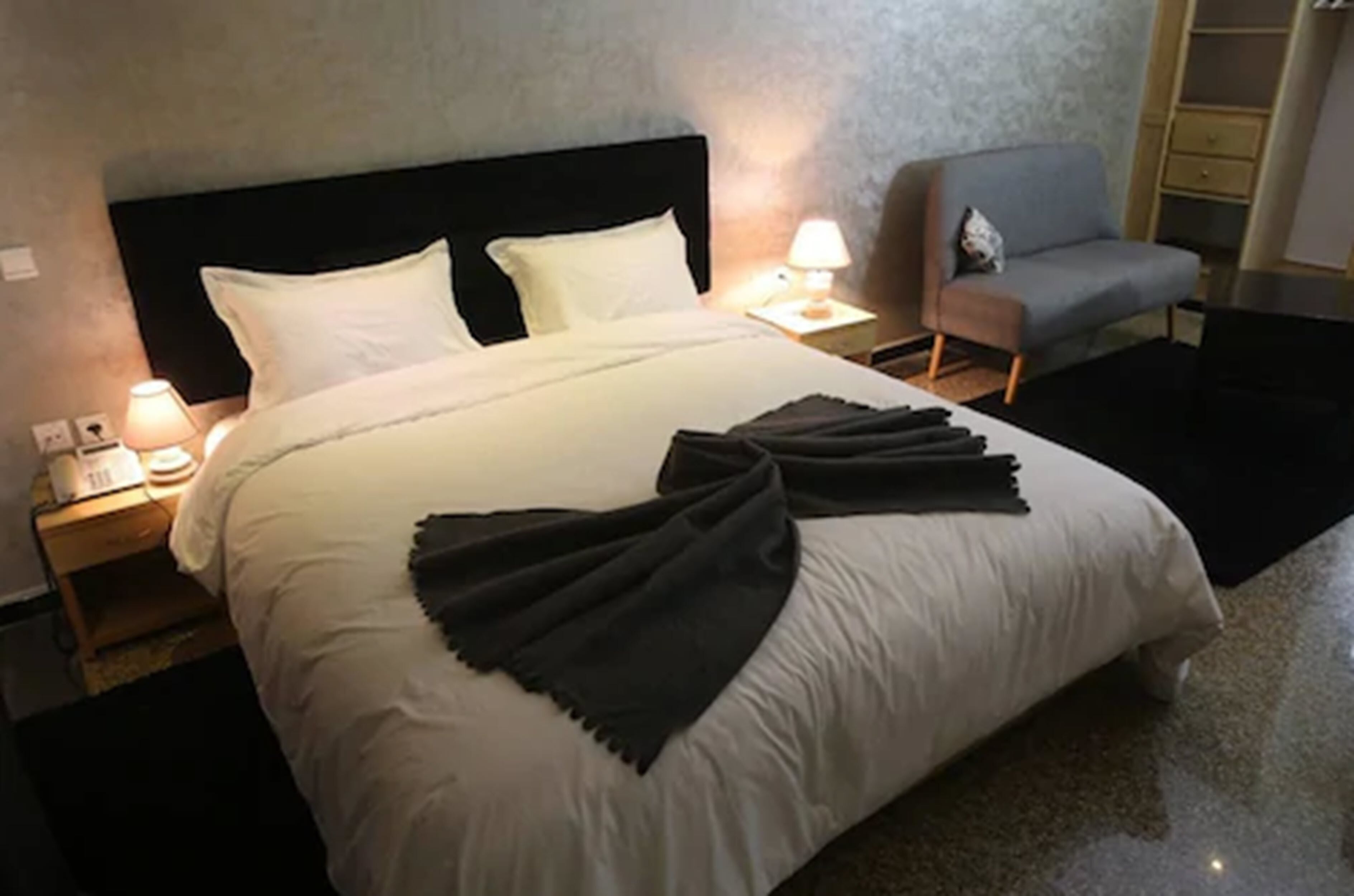 suite | desk, blackout curtains, soundproofing, cots/infant beds