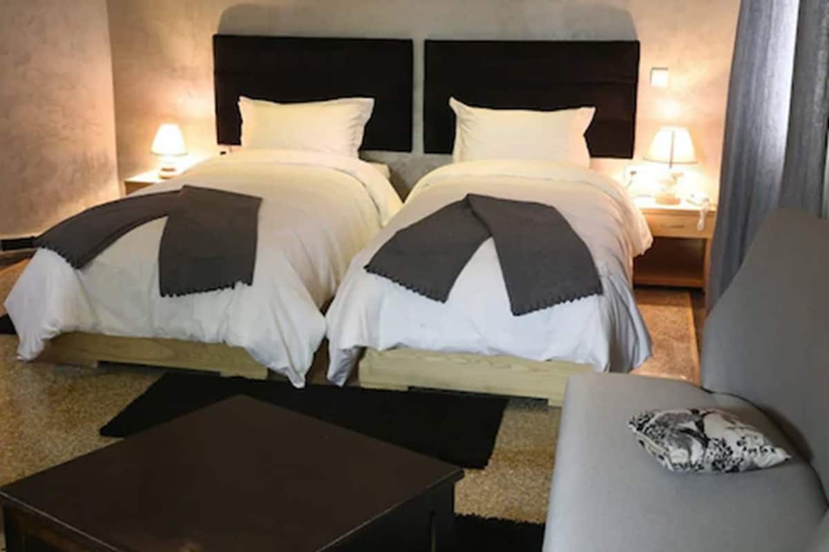 Zweibettzimmer | 1 Schlafzimmer, Schreibtisch, Verdunkelungsvorhänge
