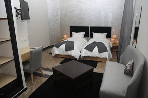 Kahden hengen huone (kaksi sänkyä) | Työpöytä, pimennysverhot, äänieristys, vauvansängyt