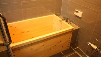 Separate tub and shower, deep soaking tub, free toiletries, hair dryer