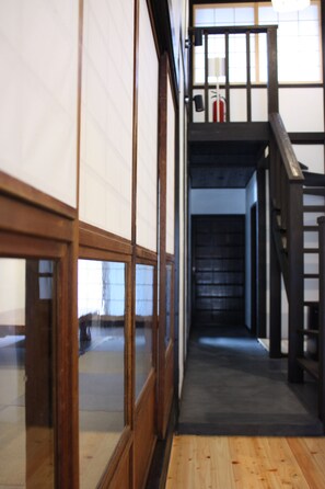 Staircase - Shinmonzen Ryugin (Kyoto)