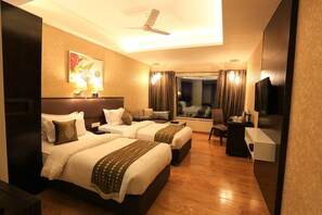 Premium bedding, in-room safe, individually decorated