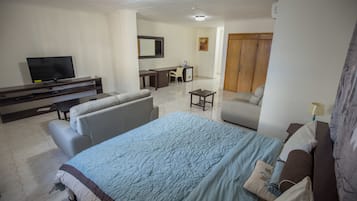 Executive Suite | 1 bedroom, premium bedding, minibar, in-room safe