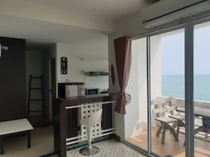 Studio Deluxe Triple Sea View | Individualmente decorados, individualmente mobiliados, Wi-Fi de cortesia