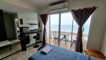 Studio Deluxe Triple Sea View | Individually decorated, individually furnished, free WiFi